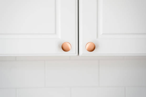 How to Choose Knobs or Pulls on Kitchen Cabinets | Maxave