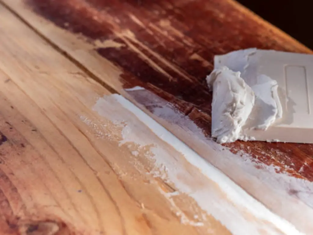 se puede atornillar en masilla para madera (4)