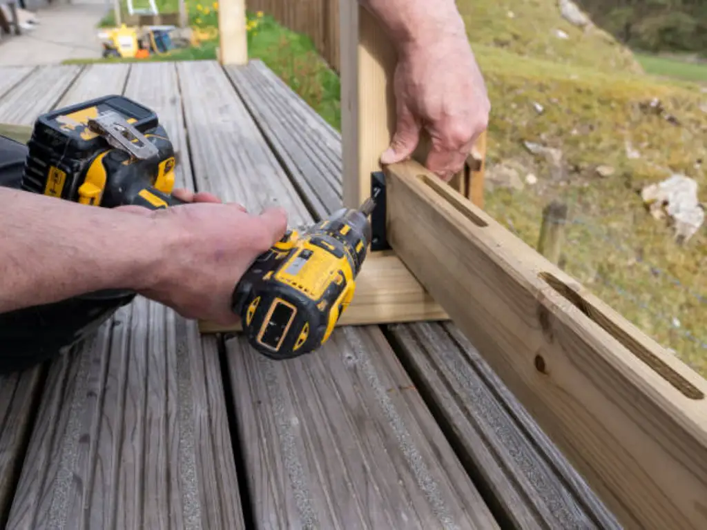 Terrassenschrauben für den Außeneinsatz