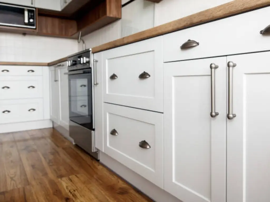 balance pull size and cabinet appearance