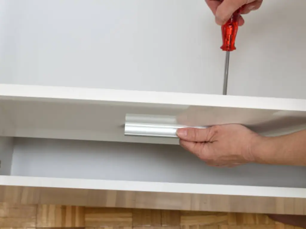 installing for cabinet pull