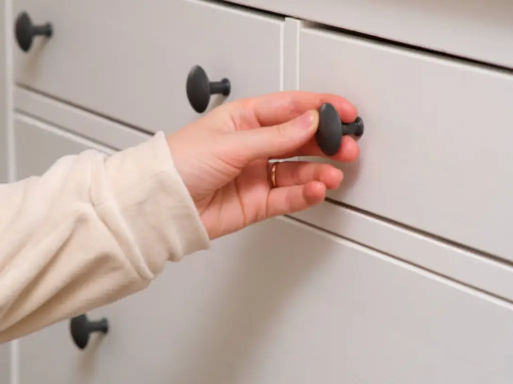 small cabinet pull