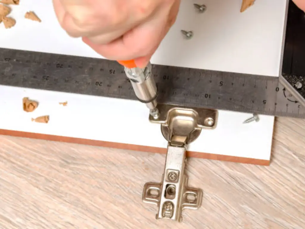 adjust cabinet hinges to the right way