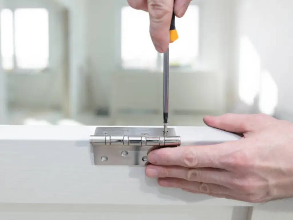 Consigli per l'installazione di cerniere per porte