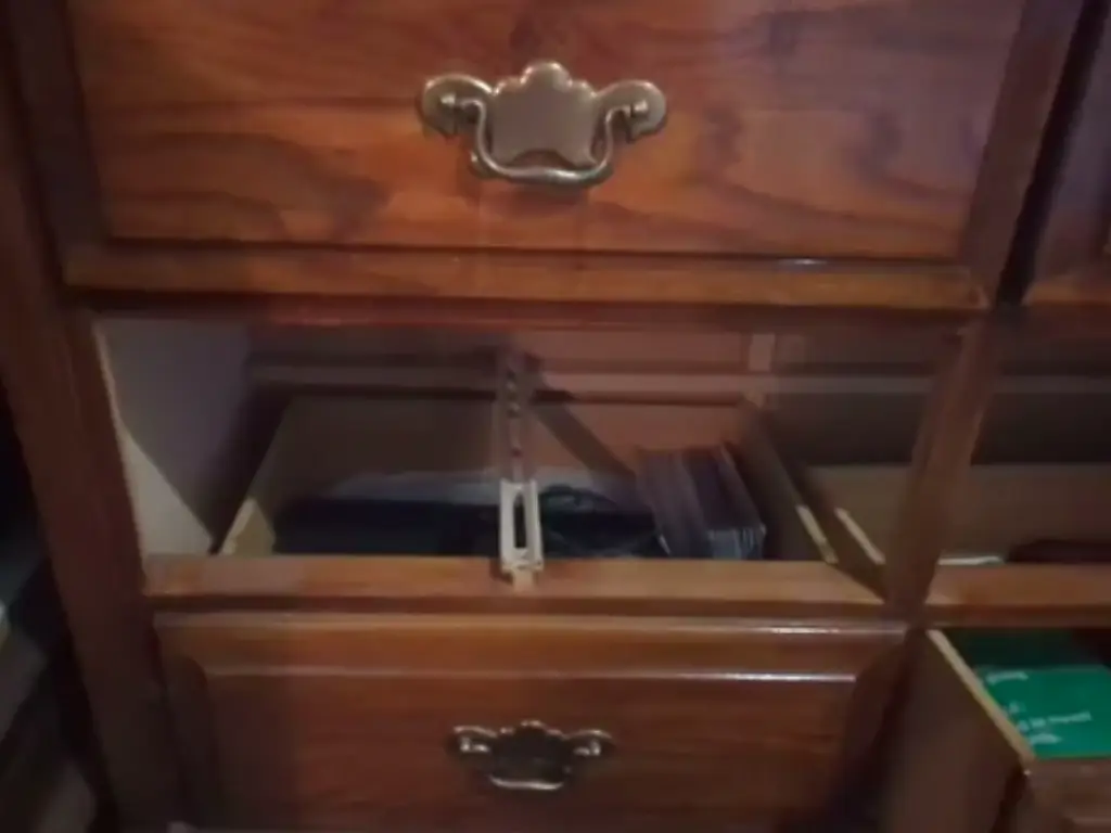 center mount drawer slides