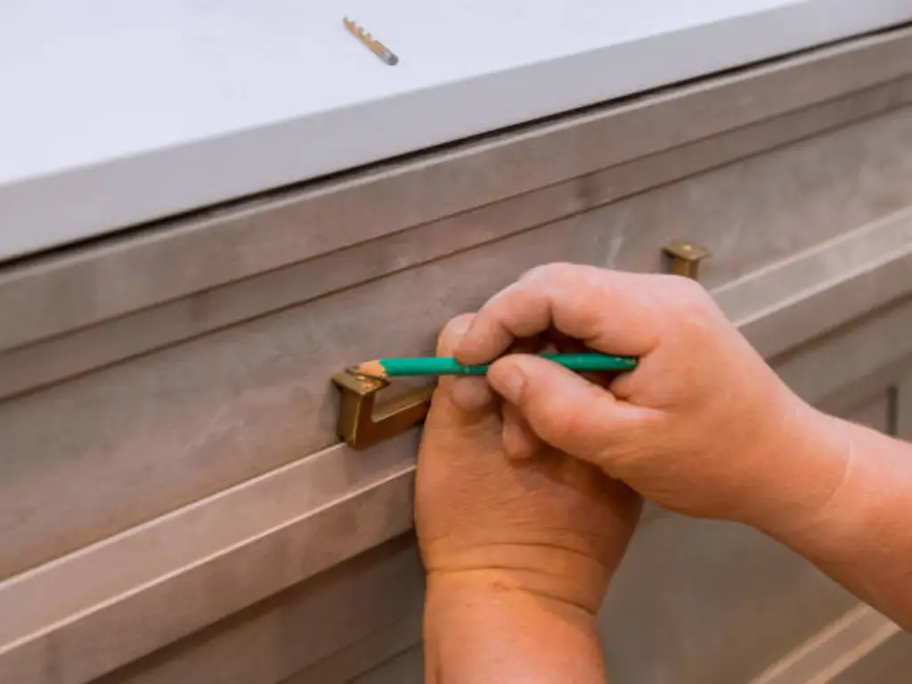 install cabinet handle